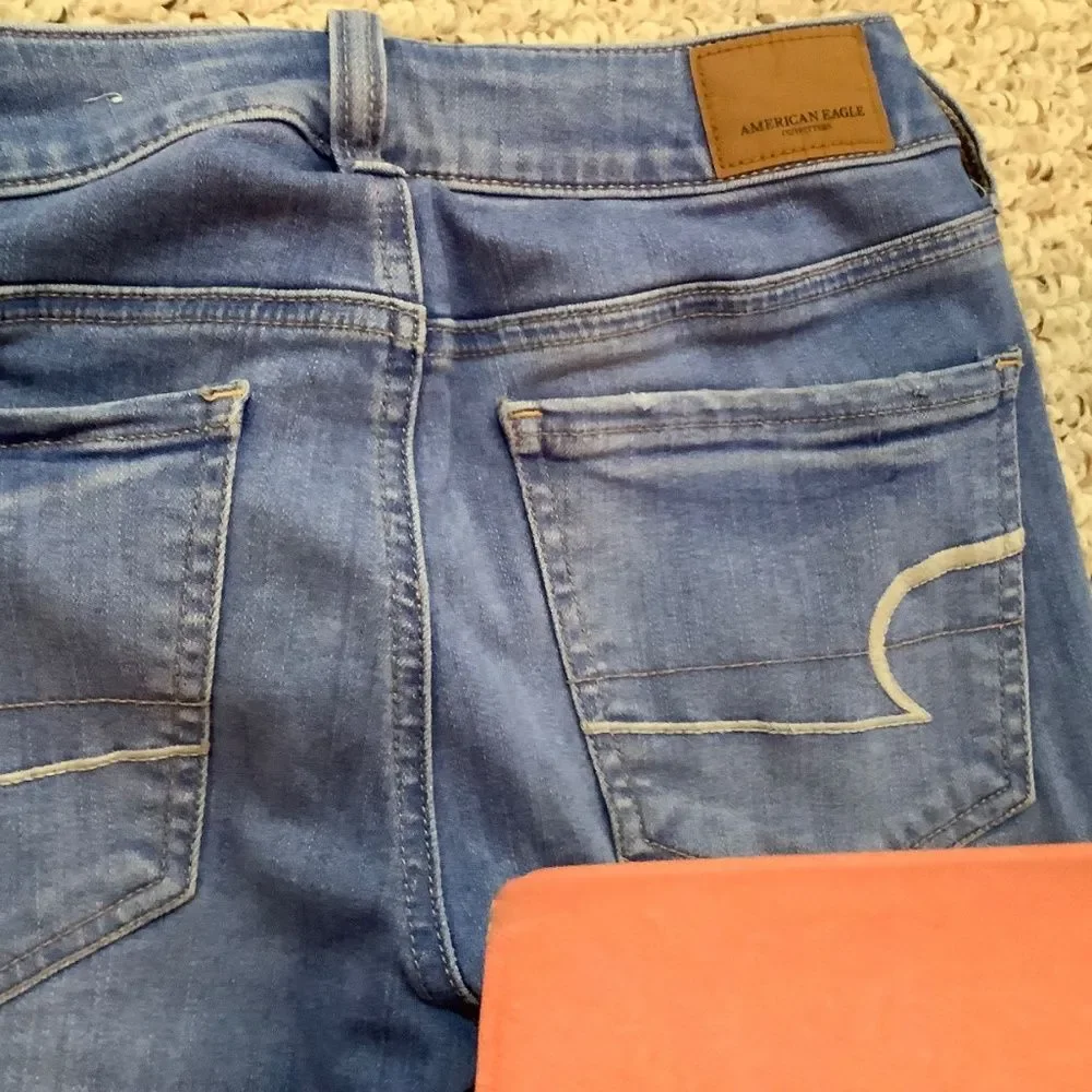 American Eagle super super stretch jegging size 2 US regular light wash denim